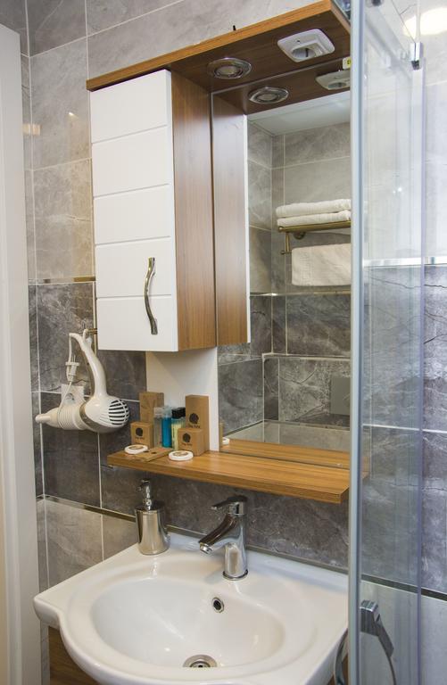 Deep Hotel Истанбул Екстериор снимка